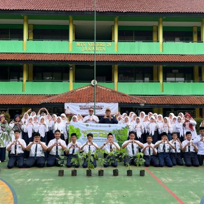 MTsN 29 Jakarta Timur Dukung Gerakan 1 Juta Pohon Matoa, Tanamkan Kesadaran Lingkungan Sejak Dini