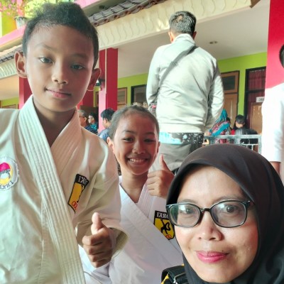 Tim Karate DOJO MIN 20 Jakarta Raih Prestasi O2SN 2025