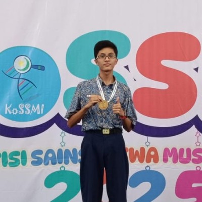Siswa MTsN 42 Jakarta Raih Medali Emas KOSSMI 2025 Tingkat SMA/MA