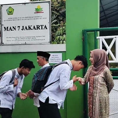 Menyambut Siswa MAN 7 Jakarta dengan Budaya 5S1R di Pagi Hari