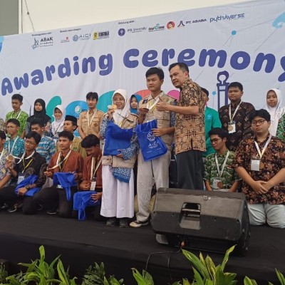 MAN 9 Jakarta Raih Perunggu di KOSSMI 2025 Bidang Robotik Nasional