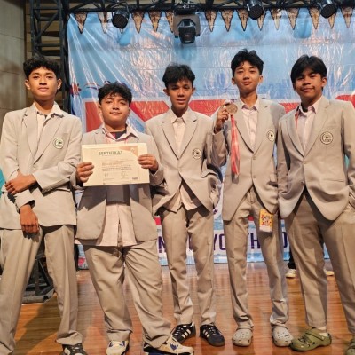 Tim Robotik MAN 4 Jakarta Selatan Raih Juara 3 di Ajang IYRA 2025