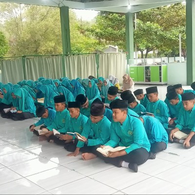 MTsN 26 Kepulauan Seribu Gelar Pembacaan Surah Yasin dan Tahlil Tingkatkan Spiritual Siswa