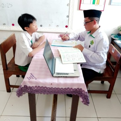 Peserta Didik Kelas VI MIN 4 Jakarta Selatan Ikuti Uji Sertifikasi Tahfidz Al-Qur’an