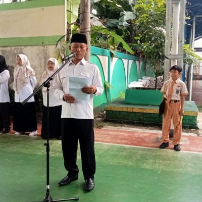 Upacara Harkitnas 2025 di MIN 14: Menumbuhkan Semangat Bangkit Bersama Sejak Usia Dini