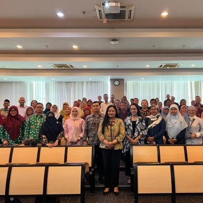 Guru MAN 7 Jakarta Ikuti Workshop Literasi Keuangan di Universitas Prasetiya Mulya