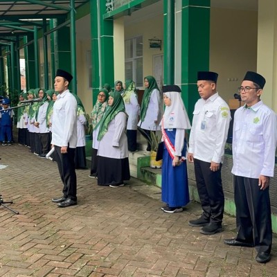 MIN 14 Al-Azhar Asy-Syarif Gelar Upacara Peringatan Hari Lahir Pancasila dengan Khidmat