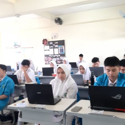 MAN 13 Jakarta Selatan Optimalkan Penilaian Akhir Tahun dengan Sistem Digital