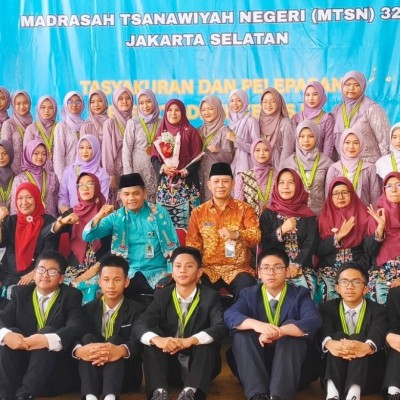 Madrasah Melepas, Prestasi Mengiringi: Perpisahan Siswa MTsN 32 Jakarta