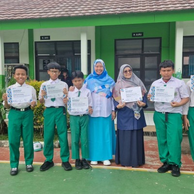Tim Robotik MIN 9 Jakarta Selatan Sapu Bersih Juara Kategori Open Soccer di KOMTEKA 2025