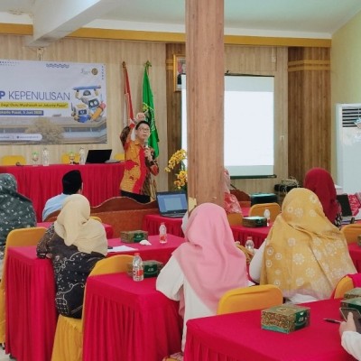 Bangun Budaya Literasi, MAN 3 Jakarta Gelar Workshop Kepenulisan untuk Guru