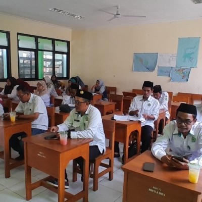 MIN 17 Kepulauan Seribu Bahas Progres Siswa dalam Rapat Kenaikan Kelas 2025