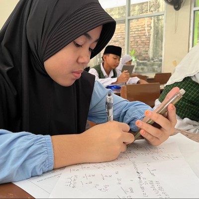 Perjuangan dari Selatan: Keteguhan Orang Tua Demi Masa Depan Anak di MTsN 6 Jakarta