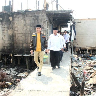 Tinjau Lokasi Kebakaran MIS Kapuk Muara, Mawardi Sampaikan Donasi