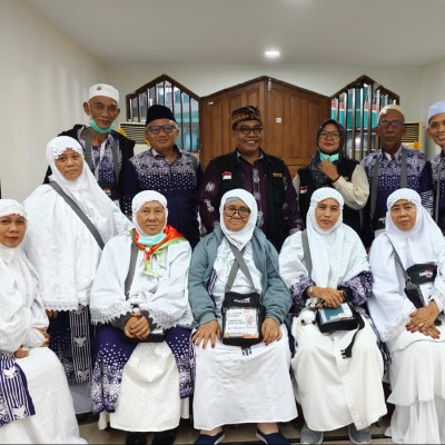 Pulang dari Tanah Suci, 12 Jemaah Haji Kepulauan Seribu Tiba dengan Selamat
