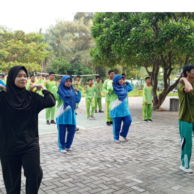 Jadi Instruktur Senam, Aulia Nurhikmah Guru CPNS PenjasOrkes MTsN 26