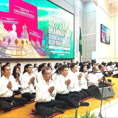Menjadi Yang Terbanyak, Pembacaan Syair Dhammapada Umat Buddha Ukir Rekor MURI