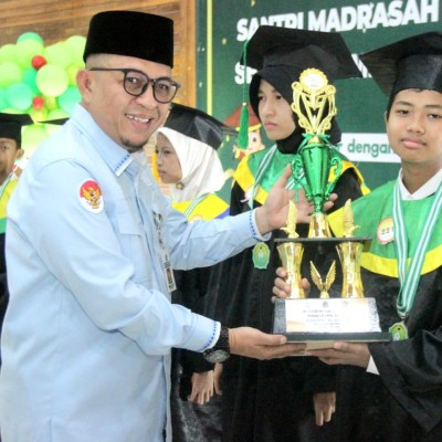 Pesan Mendalam Mursidih : Wisuda Adalah Langkah Awal Menuju Keberkahan Selanjutnya