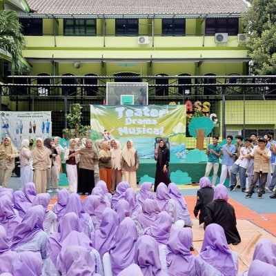 Pentas Seni Menumbuhkan Karakter Positif, Kreatif, dan Percaya Diri Siswa