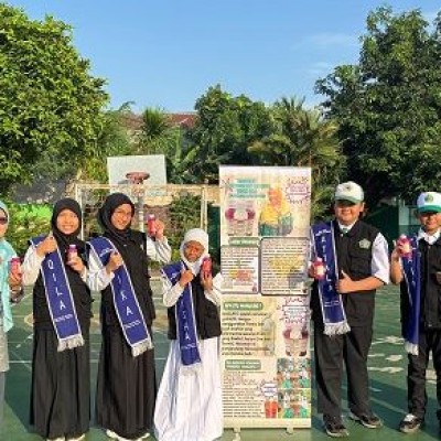 Inovasi Minuman Jus Promic ( MANJUR’O) dari Tim Riset Belia MIN 9 Jakarta