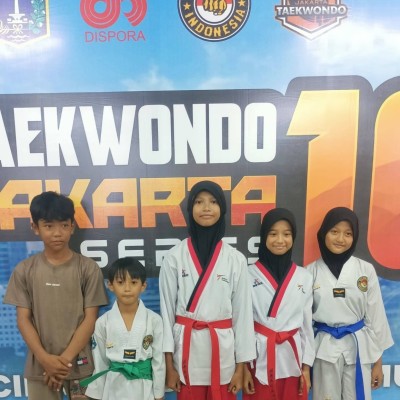 Siswa MIN 6 Jakarta Raih 5 Medali Emas di Kejuaraan Taekwondo Regional