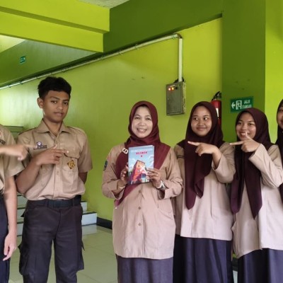 Guru Biologi MAN 7 Jakarta Kreasikan Komik Pembelajaran Biologi untuk Tingkatkan Minat Baca