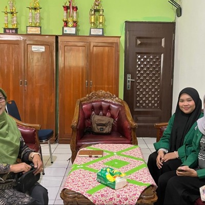 Tingkatkan Wawasan Keislaman, Mahasiswi UHAMKA Kunjungi MTsN 6 Jakarta