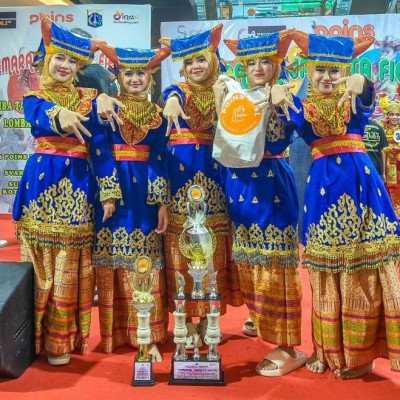 Tim Tari Tradisional dan Ratoeh Jaroe MTsN 3 Jakarta Borong Piala di Dua Kejuaraan Berbeda