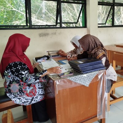 MTsN 26 Gelar Pembagian Raport : Sarana Evaluasi Dan Motivasi Siswa