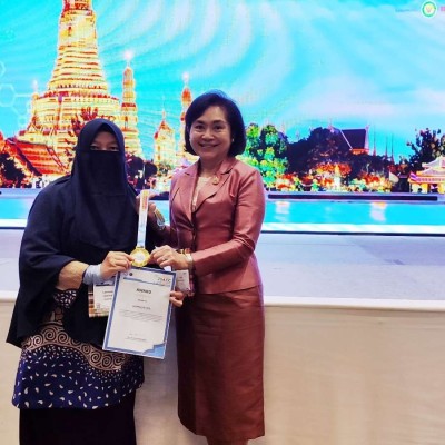 Guru Kimia MAN 3 Jakarta Pusat, Bersinar di Panggung Kimia Asia