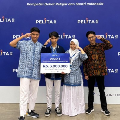 MAN 9 Jakarta Raih Juara 3 Nasional dalam Kompetisi Debat PELITA 2025