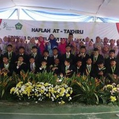 Jejak Kenangan, Langkah Harapan: Haflah At Takhrij MIN 9 Jakarta Angkatan ke-29