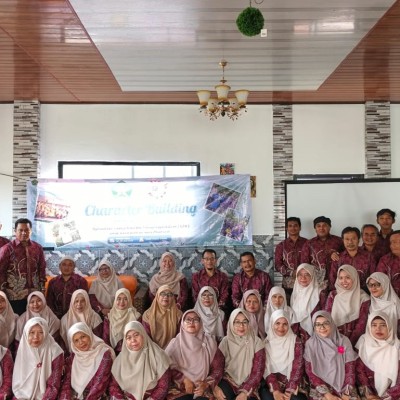 Bangun Kekompakan, MIN 9 Adakan Character Building