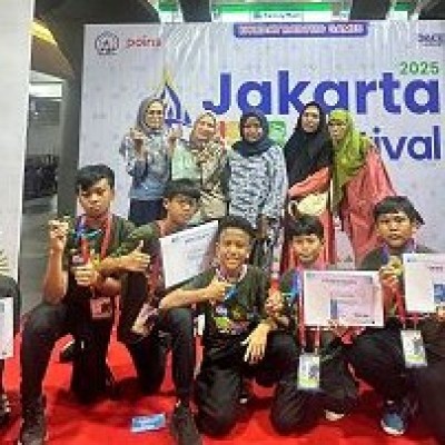 Menyapu Bersih Podium, Tim Robotik MIN 9 Jakarta Unjuk Gigi di Jakarta STEM Festival 2025