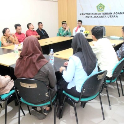 Pimpin Rapat Koordinasi OB Dan Satpam, Kasubbag TU : Utamakan Adab Dan Budi Pekerti