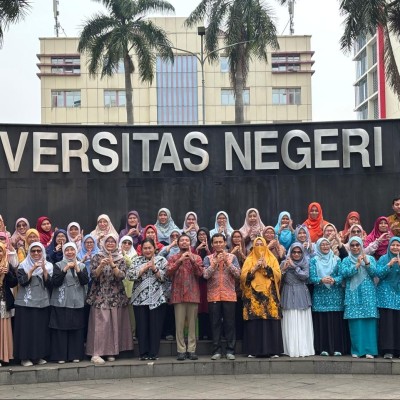 Rosani, Guru Matematika MAN 22 Jakarta, Ikuti PkM Dosen FMIPA UNJ