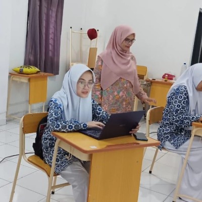 Dua Srikandi MAN 22 Raih Juara di OBA ke-8 Tingkat Kabupaten/Kota 2025