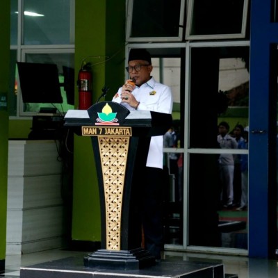Kepala MAN 7 Jakarta Pimpin Upacara Hari Pertama Tahun Ajaran Baru