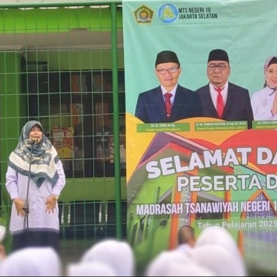 Upacara Hari Senin Sekaligus Pembukaan Tahun Pelajaran 2025/2026 Berlangsung Meriah
