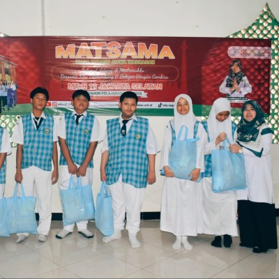 Santunan Yatim di MTsN 19 Jakarta Selatan: Pendidikan Karakter Melalui Aksi Nyata