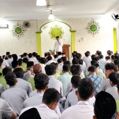 Siswa Baru Kelas X Pertama Kali Merasakan Atmosfer Religius dan Hangat di Madrasah