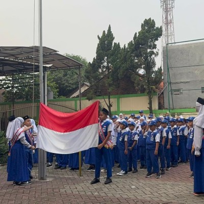 7 Kebiasaan Anak Hebat Jadi Pesan Penting di Upacara MIN 14 Al-Azhar Asy-Syarif