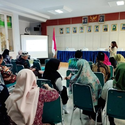 Transformasi Digital: Guru MAN 7 Jakarta Dilatih Gunakan Kalkulator Canggih CASIO