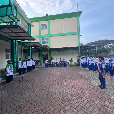 Empat Adab Siswa Jadi Pesan Utama Upacara di MIN 14 Jakarta