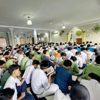 Kegiatan Pagi MAN 7 Jakarta: Murojaah Juz 28 di Masjid Dharuth Thalibin