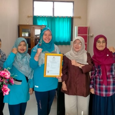 MIN 9 Jakarta Selatan Terima Sertifikat Halal untuk Produk Minuman Probiotik Manjur’o