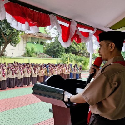 MAN 7 Jakarta Gelar Upacara Bendera Hari Pramuka