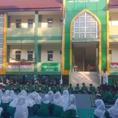 MIN 17 Kepulauan Seribu Kenang Jasa Pahlawan