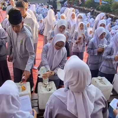 MAN 10 Jakarta Gelar Aksi Sedekah Minyak Jelantah, Wujudkan Kepedulian Lingkungan