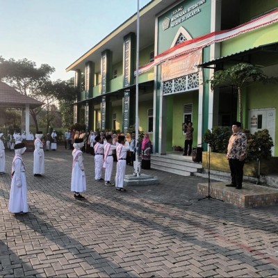 Semangat Nasionalisme Warnai Upacara HUT ke-80 RI di MIN 20 Jakarta